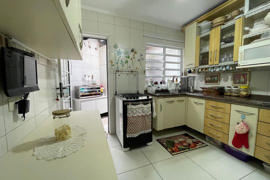 Cozinha de casa de condomínio à venda com 2 quartos, 89m² em Vila Pirajussara, São Paulo