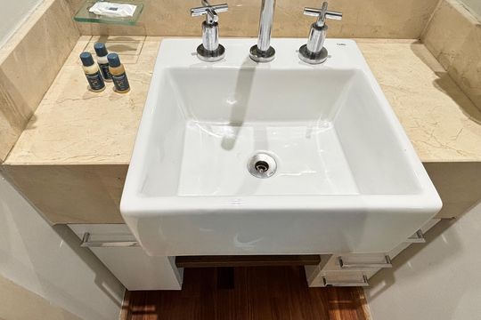 Banheiro de apartamento à venda com 1 quarto, 41m² em Vila Olímpia, São Paulo
