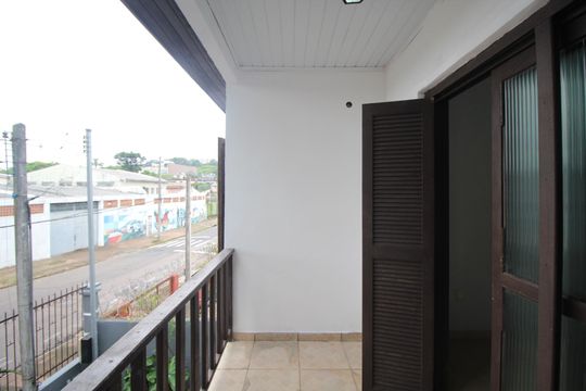 Sacada de casa à venda com 3 quartos, 120m² em Bom Jesus, Porto Alegre