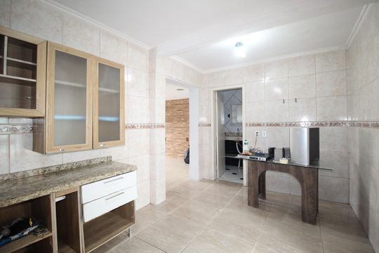 Cozinha de casa à venda com 3 quartos, 120m² em Bom Jesus, Porto Alegre