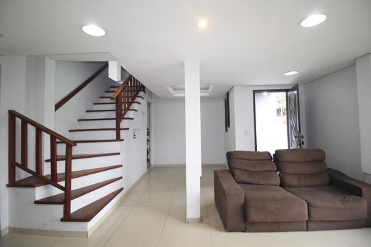 Sala de casa à venda com 3 quartos, 120m² em Bom Jesus, Porto Alegre