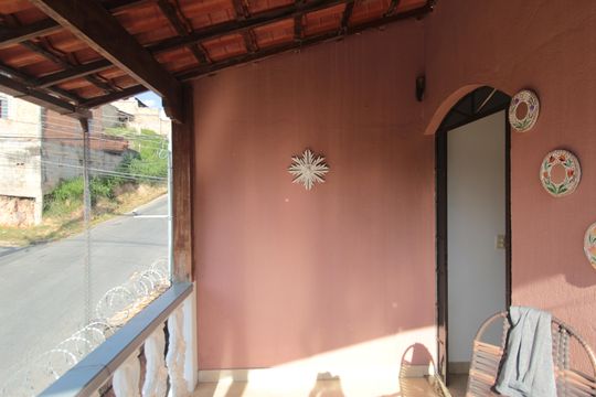 Varanda de casa à venda com 6 quartos, 200m² em Jaqueline, Belo Horizonte