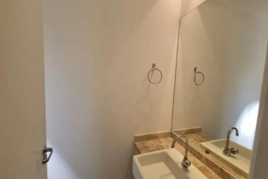 Banheiro de casa de condomínio para alugar com 3 quartos, 110m² em Jardim Ipes, Cotia