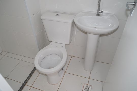 Banheiro de apartamento à venda com 2 quartos, 35m² em Vila Rosalia, Guarulhos