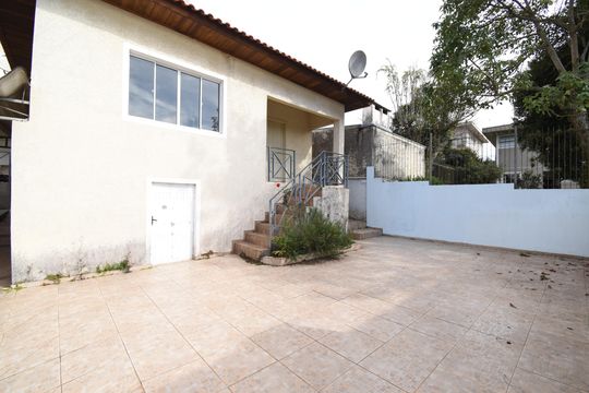 Área externa de casa para alugar com 3 quartos, 282m² em Ahú, Curitiba