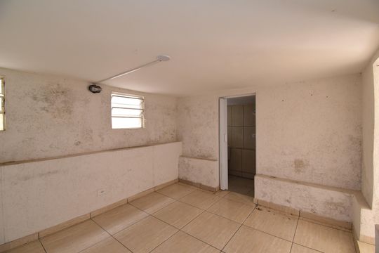 Porão  de casa para alugar com 3 quartos, 282m² em Ahú, Curitiba