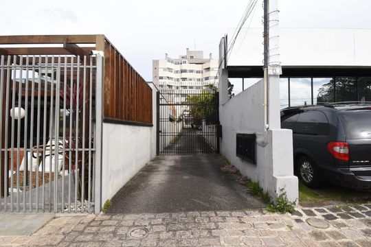 Fachada de casa para alugar com 3 quartos, 282m² em Ahú, Curitiba