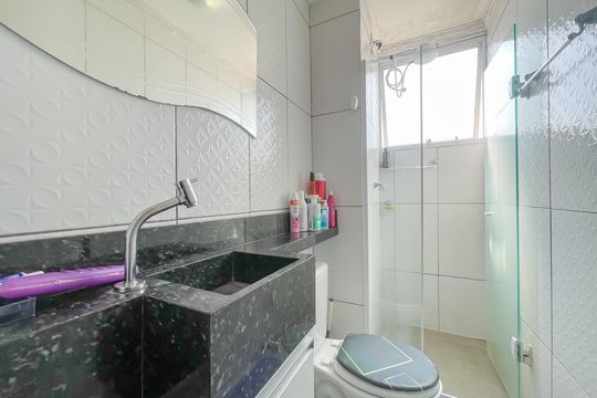 Banheiro de apartamento para alugar com 2 quartos, 43m² em Jardim do Lago, Osasco