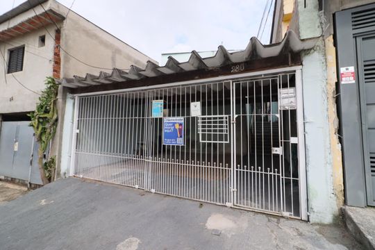 Fachada de casa à venda com 2 quartos, 80m² em Quitaúna, Osasco