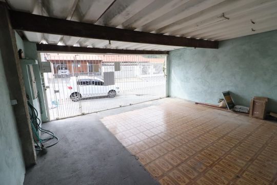 Garagem de casa à venda com 2 quartos, 80m² em Quitaúna, Osasco