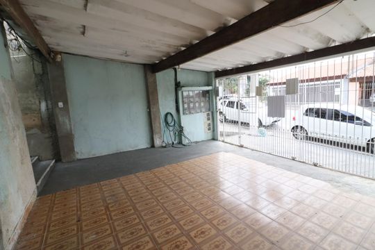 Garagem de casa à venda com 2 quartos, 80m² em Quitaúna, Osasco