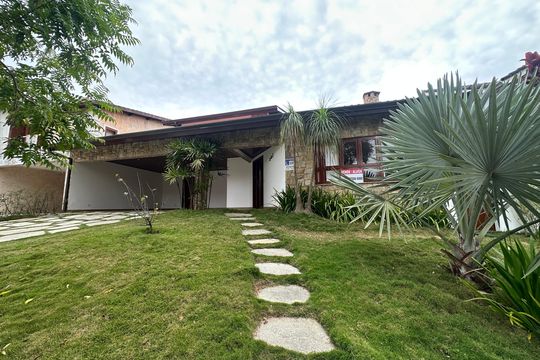 Fachada de casa de condomínio para alugar com 4 quartos, 342m² em Morada dos Pássaros, Barueri