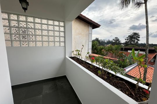 Varanda de casa de condomínio para alugar com 4 quartos, 342m² em Morada dos Pássaros, Barueri