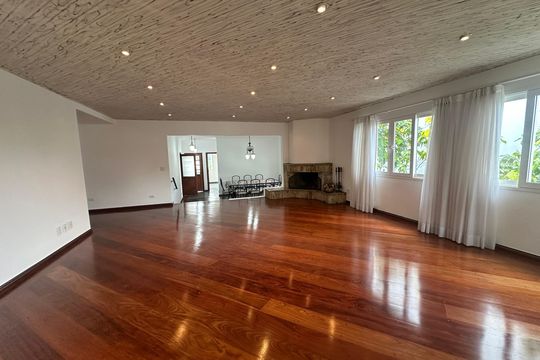 Casa de Condomínio para alugar com 4 quartos, 342m² em Morada dos Pássaros, Barueri