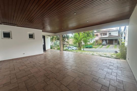 Garagem de casa de condomínio para alugar com 4 quartos, 342m² em Morada dos Pássaros, Barueri