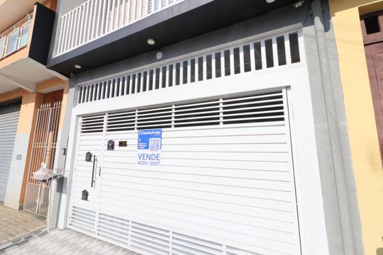 Fachada de casa à venda com 3 quartos, 250m² em Jardim Dabril, Osasco