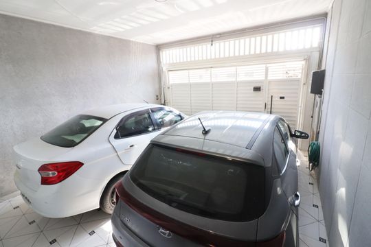 Garagem de casa à venda com 3 quartos, 250m² em Jardim Dabril, Osasco