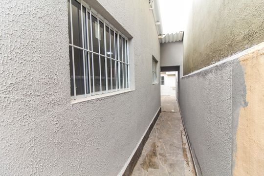 Corredor de casa para alugar com 2 quartos, 75m² em Vila Carolina, São Paulo