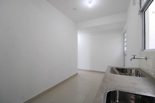Cozinha e Área de Serviço de casa para alugar com 1 quarto, 35m² em Jardim Ipe, São Paulo