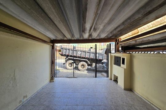 Garagem  de casa à venda com 2 quartos, 84m² em Jardim Terezopolis, Guarulhos
