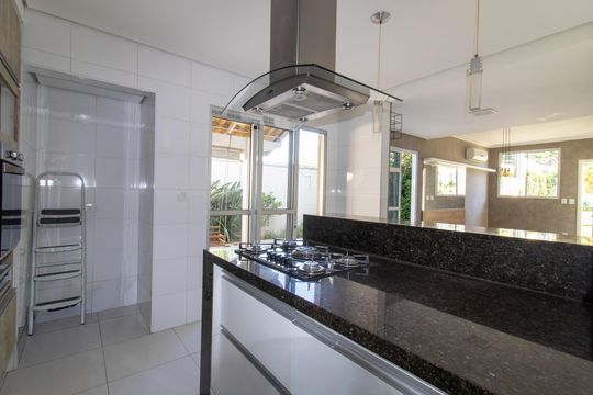 Cozinha de casa de condomínio à venda com 4 quartos, 206m² em Parque Taquaral, Campinas