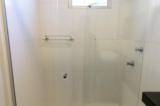 Banheiro de casa de condomínio à venda com 4 quartos, 206m² em Parque Taquaral, Campinas