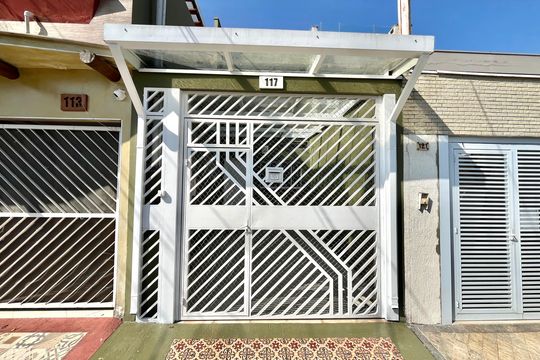 Fachada de casa à venda com 2 quartos, 106m² em Planalto Paulista, São Paulo