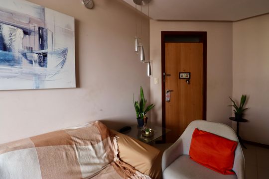 Sala de apartamento para alugar com 3 quartos, 76m² em Stiep, Salvador
