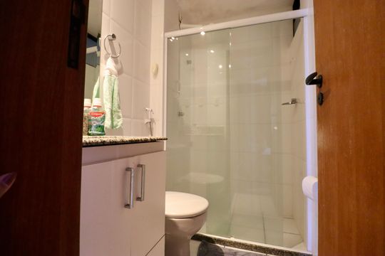 Banheiro de apartamento para alugar com 3 quartos, 76m² em Stiep, Salvador