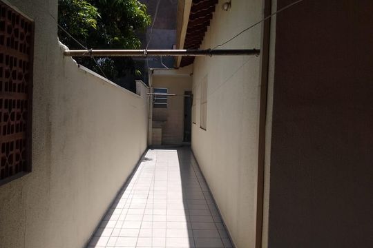 Área externa de casa à venda com 3 quartos, 263m² em Jardim Dabril, Osasco