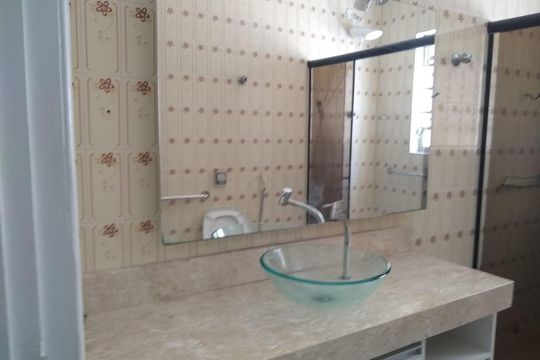 Banheiro de casa à venda com 3 quartos, 263m² em Jardim Dabril, Osasco