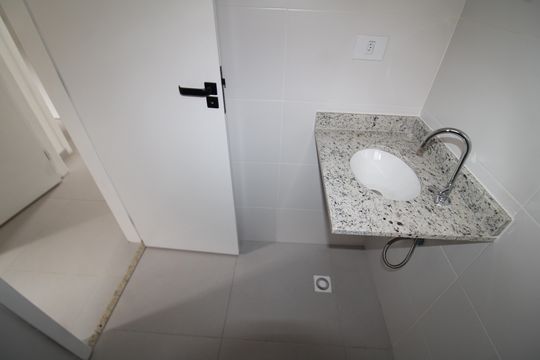 Banheiro de apartamento à venda com 2 quartos, 40m² em Vila Constança, São Paulo