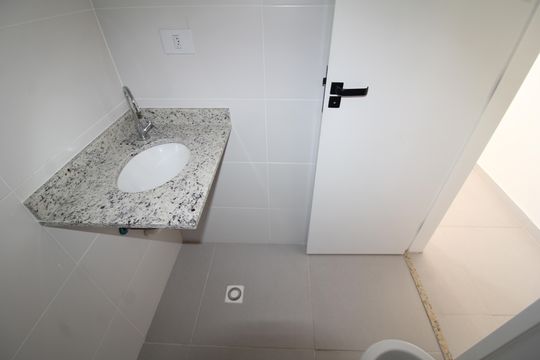 Banheiro de apartamento à venda com 2 quartos, 37m² em Vila Constança, São Paulo