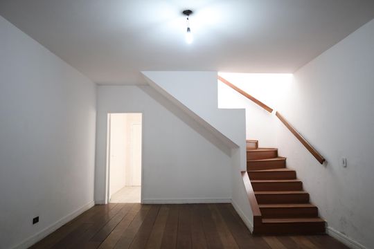 Casa para alugar com 4 quartos, 140m² em Vila Friburgo, São Paulo