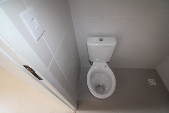 Banheiro de apartamento à venda com 2 quartos, 42m² em Vila Constança, São Paulo