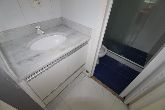Banheiro de apartamento para alugar com 2 quartos, 55m² em Jardim Satélite, São José dos Campos