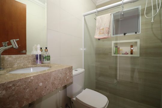 Banheiro de casa à venda com 2 quartos, 185m² em Jardim Stella, Santo André
