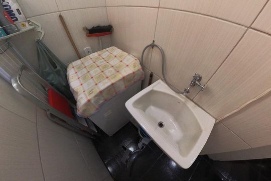 Área de serviço de apartamento para alugar com 2 quartos, 55m² em Mosela, Petrópolis