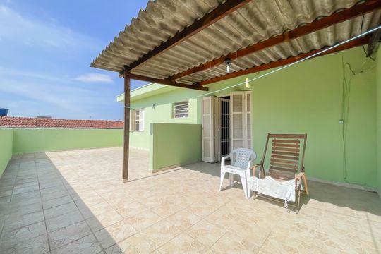 Sacada de casa à venda com 3 quartos, 131m² em Vila Dalva, São Paulo