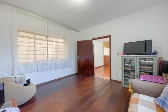 Sala de casa à venda com 3 quartos, 131m² em Vila Dalva, São Paulo