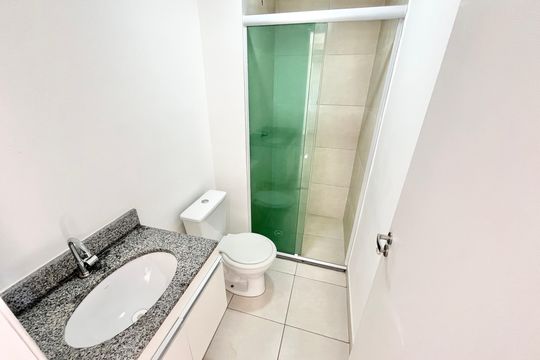 Banheiro de apartamento para alugar com 2 quartos, 38m² em Parada Inglesa, São Paulo