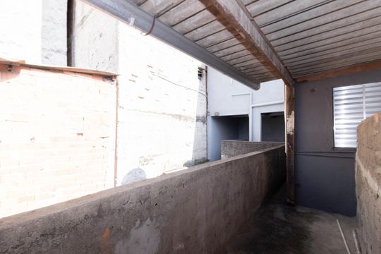 Corredor Lavanderia de casa para alugar com 1 quarto, 60m² em Vila Zat, São Paulo