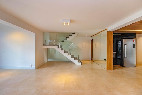 Sala de casa à venda com 3 quartos, 290m² em Bela Vista, Porto Alegre