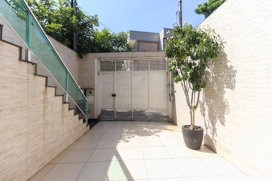 Garagem de casa à venda com 3 quartos, 600m² em Jardim Nossa Senhora do Carmo, São Paulo