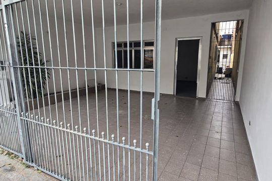 Área externa de casa para alugar com 3 quartos, 140m² em Vila Campanela, São Paulo