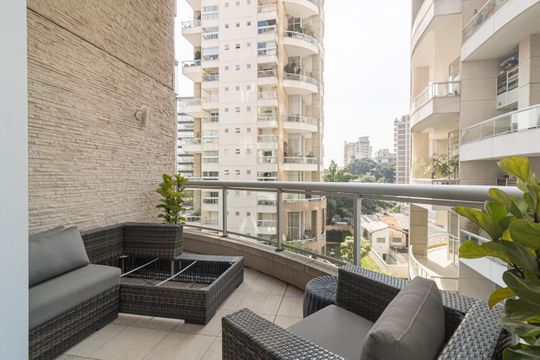 Varanda da Sala de apartamento para alugar com 2 quartos, 151m² em Vila Nova Conceição, São Paulo