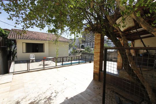 Casa à venda com 6 quartos, 420m² em Santa Lúcia, Belo Horizonte