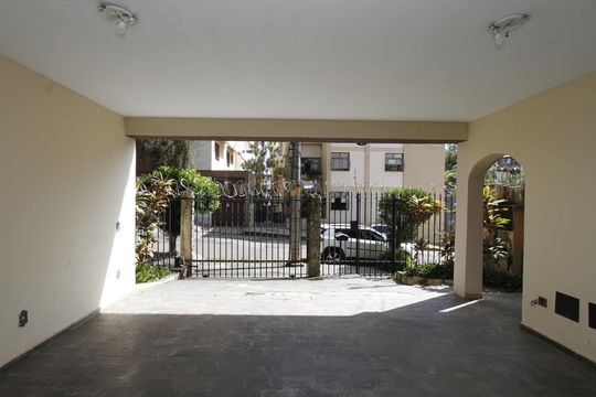Garagem de casa à venda com 6 quartos, 420m² em Santa Lúcia, Belo Horizonte