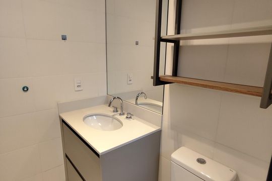 Banheiro de apartamento para alugar com 1 quarto, 40m² em Indianópolis, São Paulo