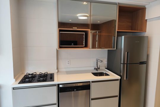 Cozinha de apartamento para alugar com 1 quarto, 40m² em Indianópolis, São Paulo